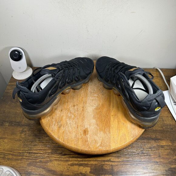Nike Air VaporMax Plus Black Metallic Gold Rare Shoes Men\'s Size 9 CW7299-001‎